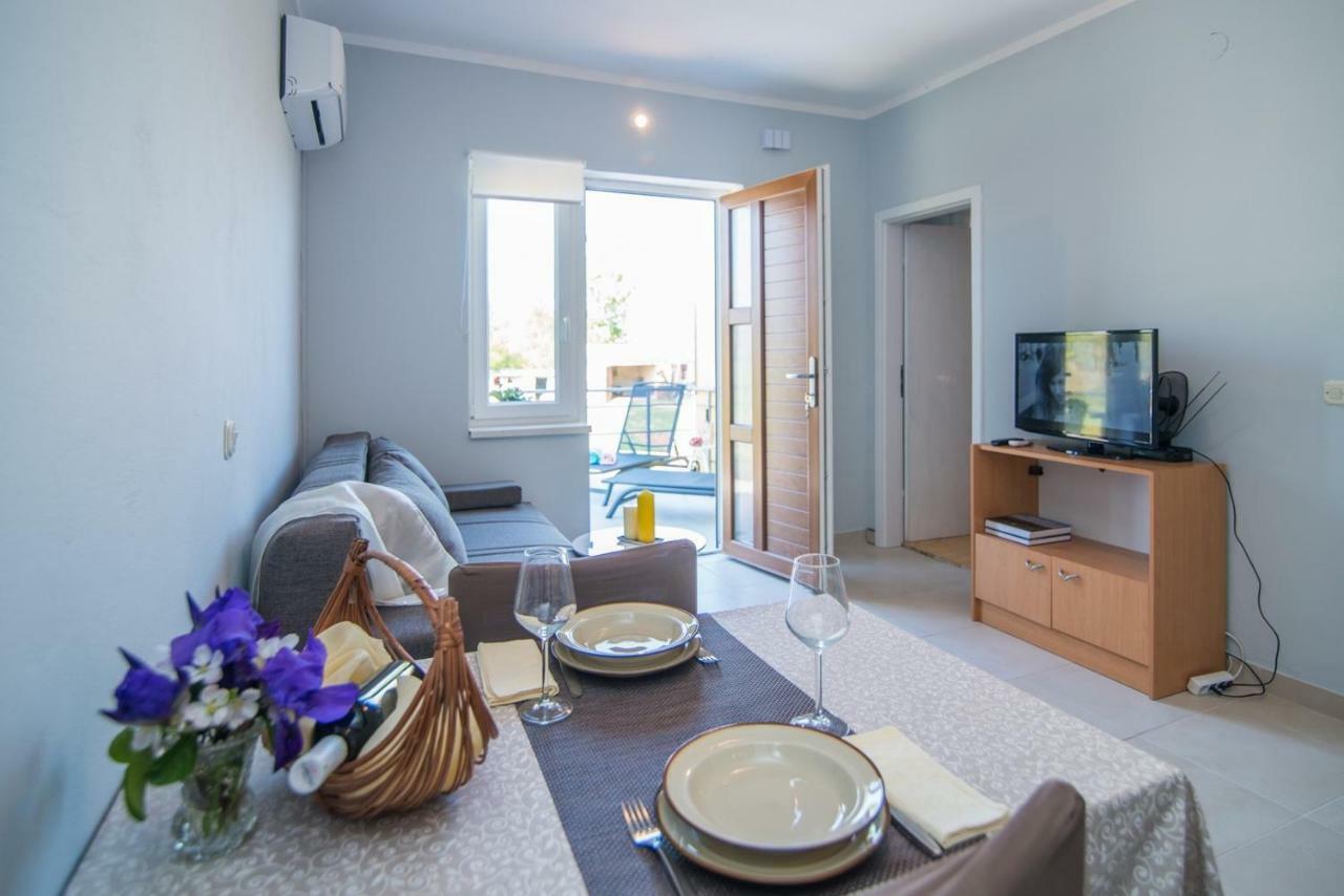 Apartment With Terrace In Filipana Marcana Exterior photo